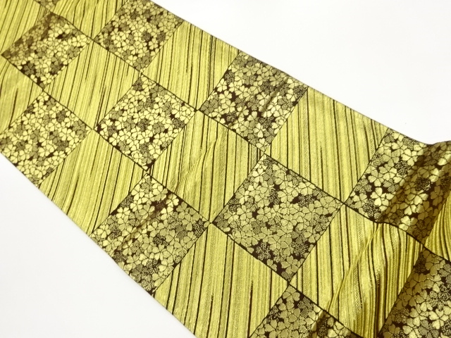 市松に桜尽くし・斜線模様織出し袋帯